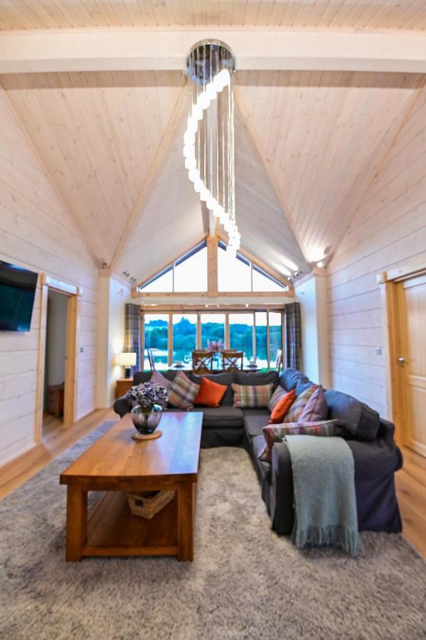 Cuddfan Lodge On A Gorgeous Private Lake Newport  Exterior foto